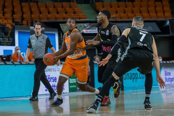 他曾将一名 他曾将一名