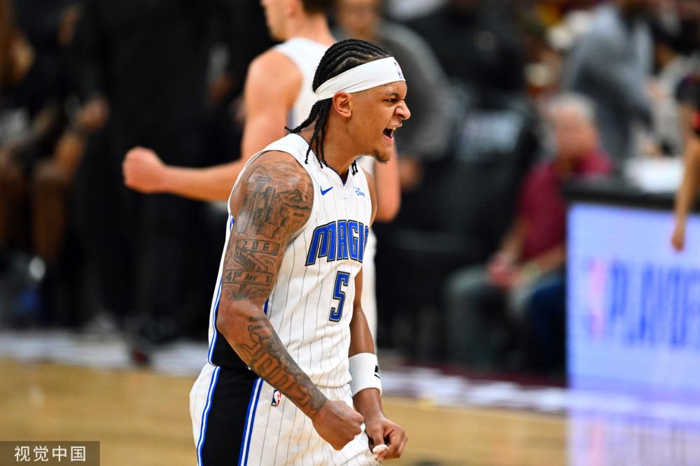 他将与伊萨 他将与伊萨